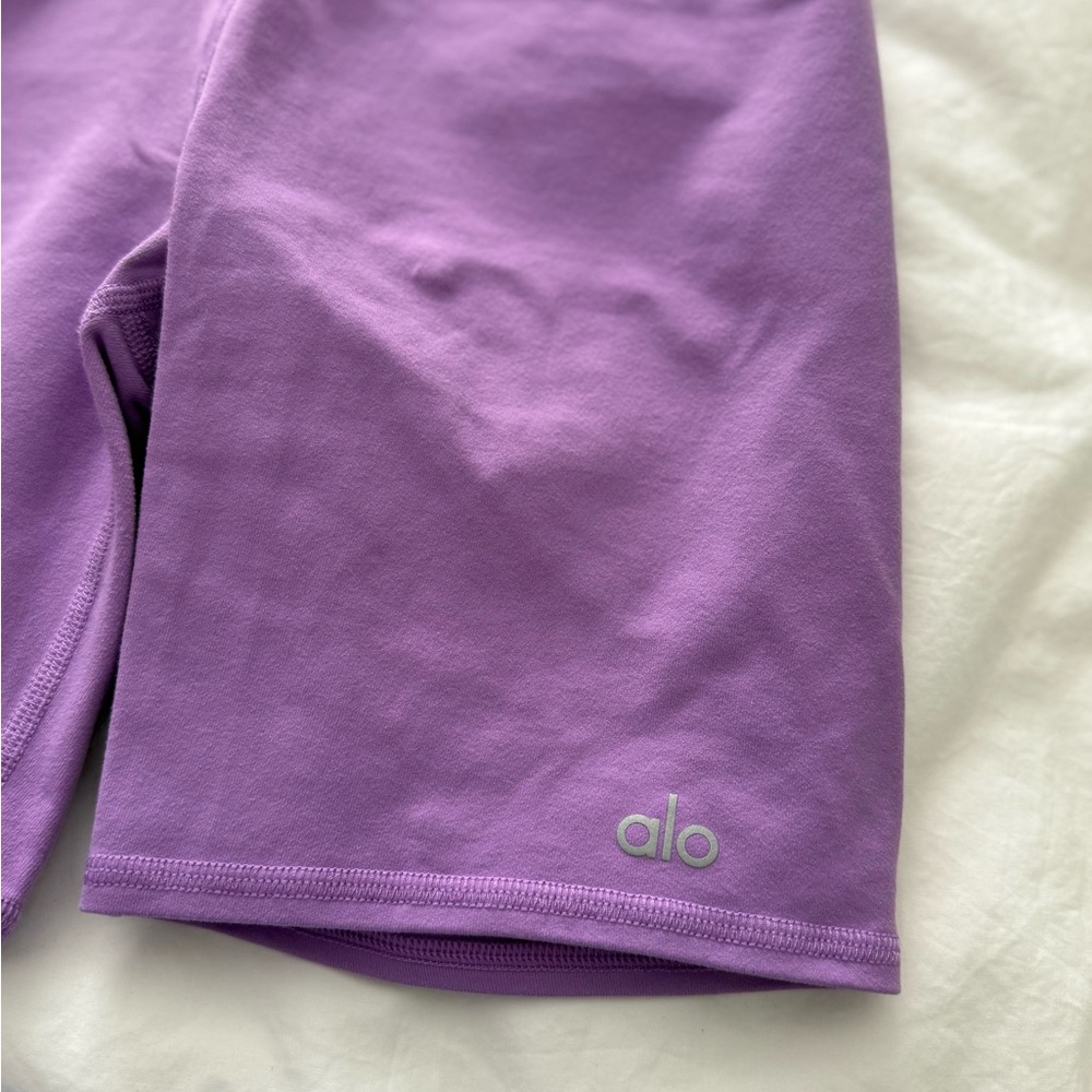 Alo Yoga Lilac Biker Shorts - Picture 7 of 7